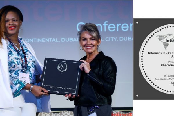 Khadidiatou CAMARA receives the Outstanding Leadership Award at Conference Internet 2.0 in Dubai